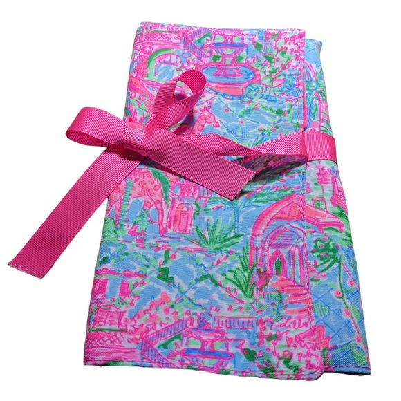 Lilly Pulitzer Spotted On Worth Travel Rollup - NO BRUSHES - Picture 1 of 1